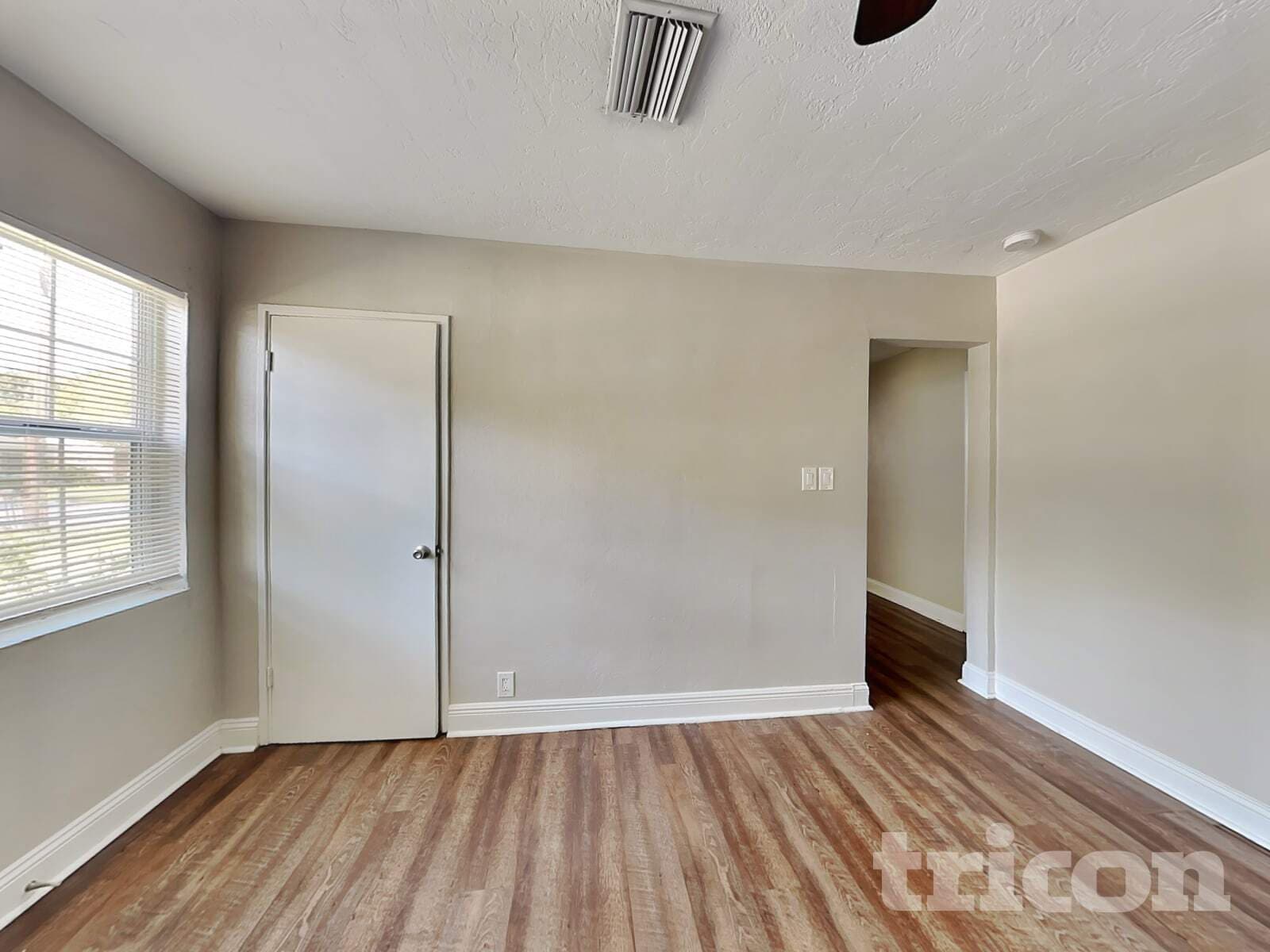 Building Photo - 3909 W Wallace Ave