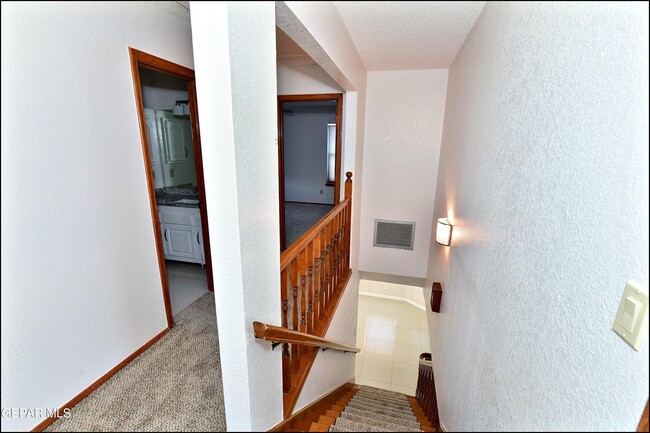 Building Photo - 529 Castlerock Ln
