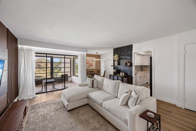 Building Photo - 3625 Boca Ciega Dr