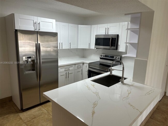 Building Photo - 9491 Palm Cir S