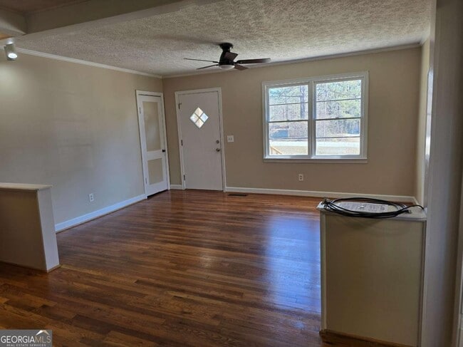 Building Photo - 2101 Hwy 81