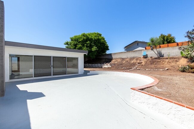 Building Photo - 4 Bedroom Home in Bay Park with Office and...
