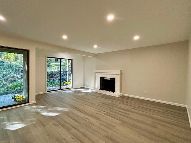 Building Photo - 114 Heritage Vlg