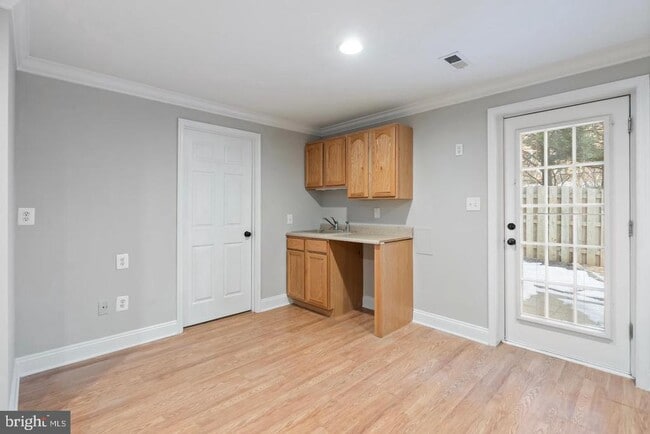 Building Photo - 853 Gallows Ct