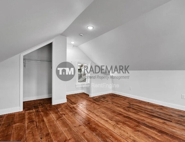 Building Photo - 758 Manor St