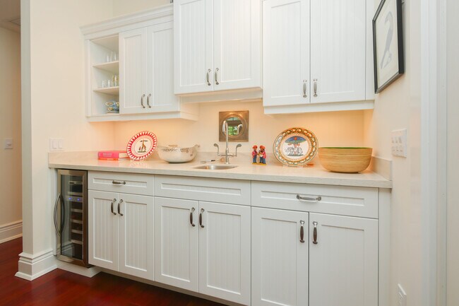 Building Photo - 391 Lee Ave