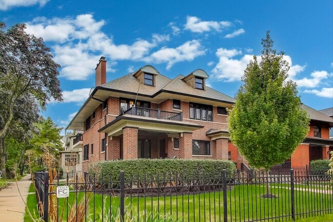 Building Photo - 1601 W Touhy Ave