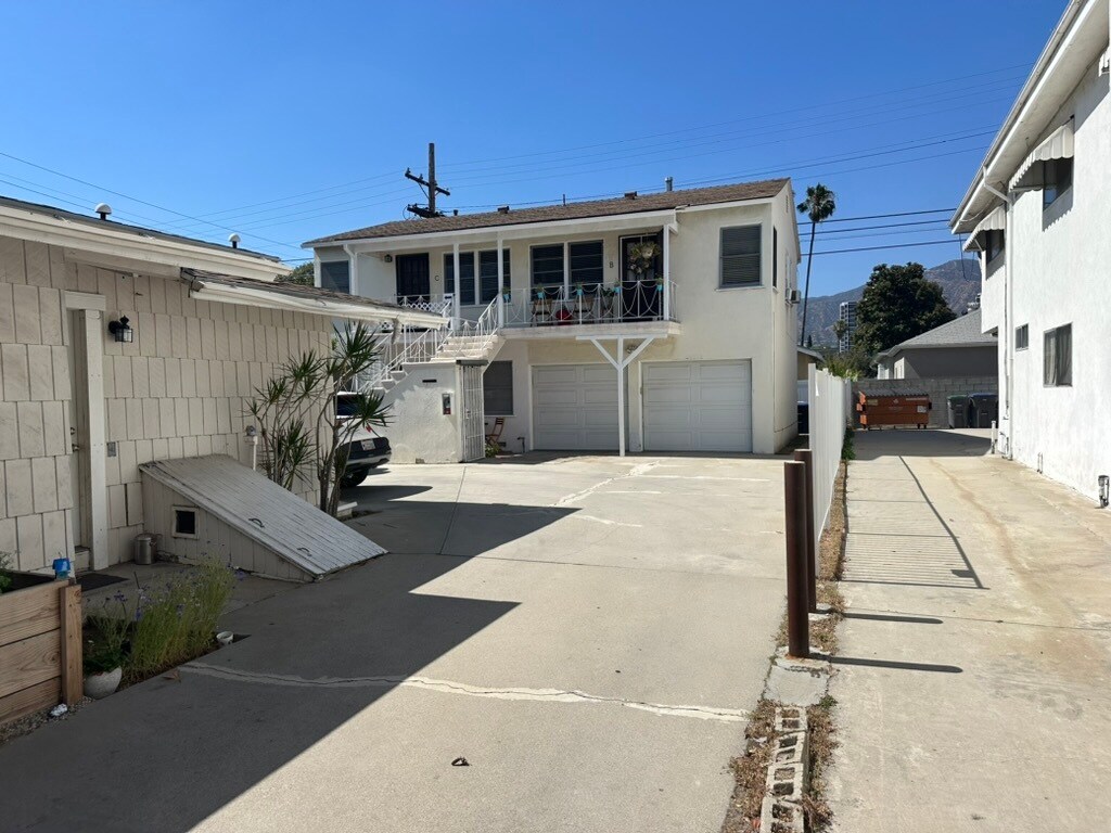 Building Photo - 373 Myrtle St