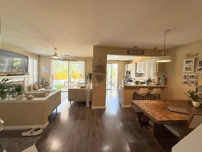 Building Photo - 2204 Lago Ventana