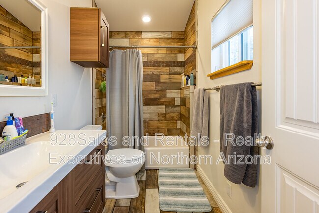Building Photo - 2304 N Talkington Dr