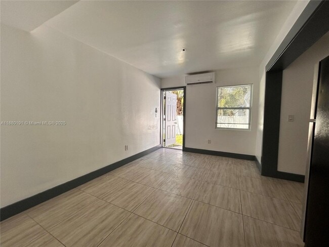 Building Photo - 1928 Wilson St