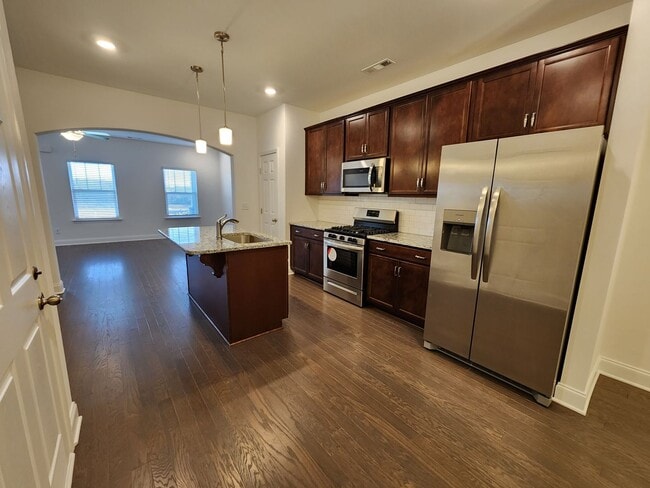 Building Photo - Gorgeous New Construction Home in Lebanon'...