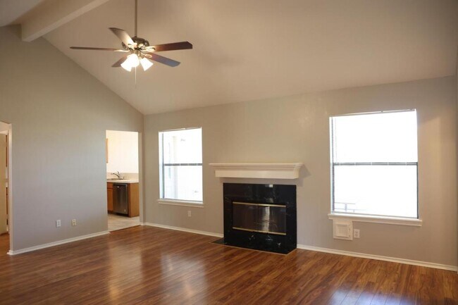 Building Photo - 3419 Lakeland Gardens Dr