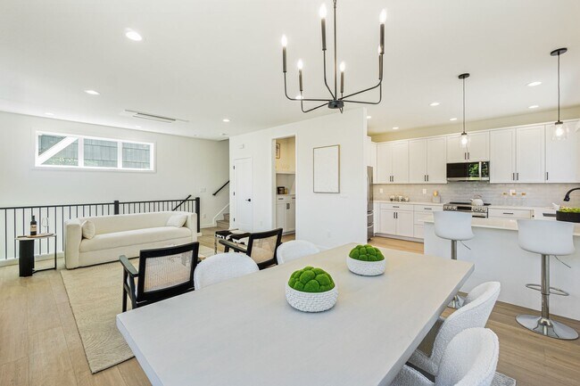 Building Photo - Montlake Townhome