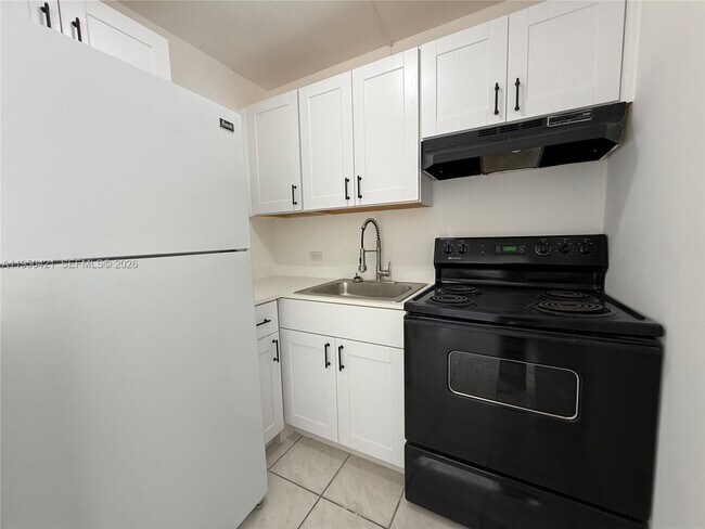 Building Photo - 7904 West Dr