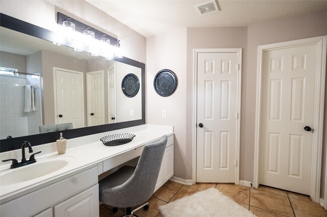 Building Photo - 15419 Hazel Thicket Tr