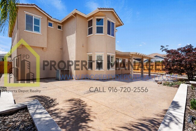 Building Photo - Stunning Custom 5-Bedroom, 3-Bath Home in ...