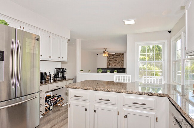 Building Photo - 1229 Thorndale Ln