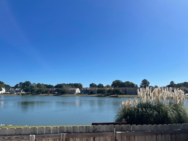 Building Photo - KEMPSVILLE LAKEFRONT TOWNHOUSE FOR RENT!