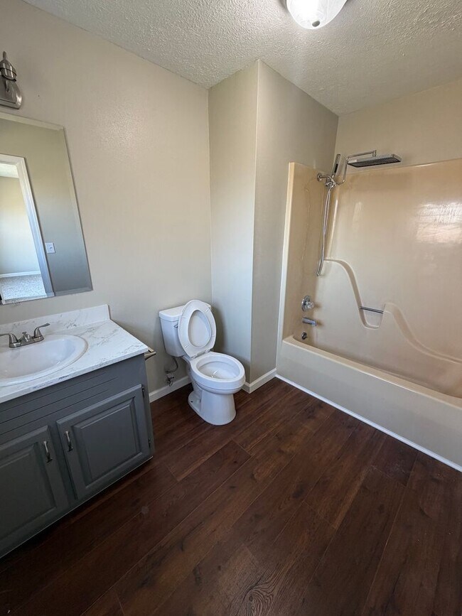 Building Photo - AVAILABLE APRIL 3RD