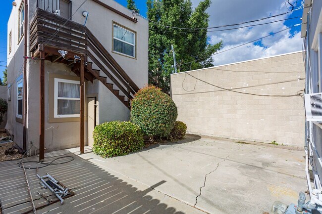 Building Photo - 4780-4780 Oregon St