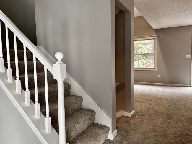 Building Photo - 808 Fieldstone Ct