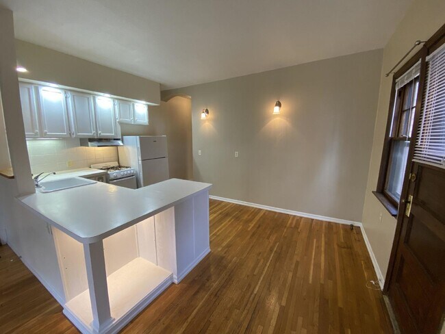 Building Photo - Charming 1BR in Historic Douglas Building ...