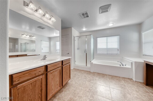 Building Photo - 6534 Ditmars St