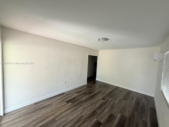 Building Photo - 600 NW 23rd Pl