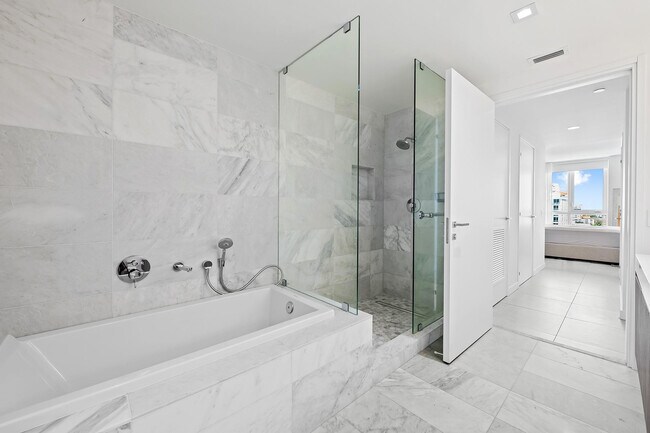 Building Photo - 401 N Birch Rd