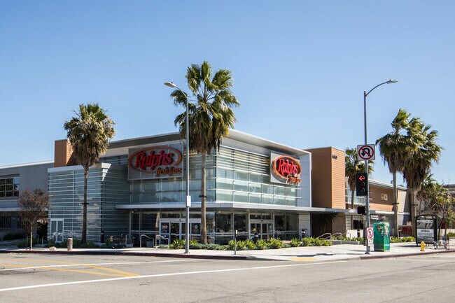Building Photo - Remodeled 2 BEDROOM/2 BATH in the Heart of...