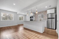 Building Photo - Completely renovated 2/1 on Golf Course!