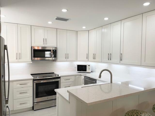 Building Photo - 3008 Fairway Dr N