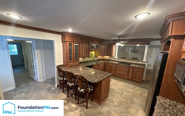 Building Photo - 7939 Dovie Ln