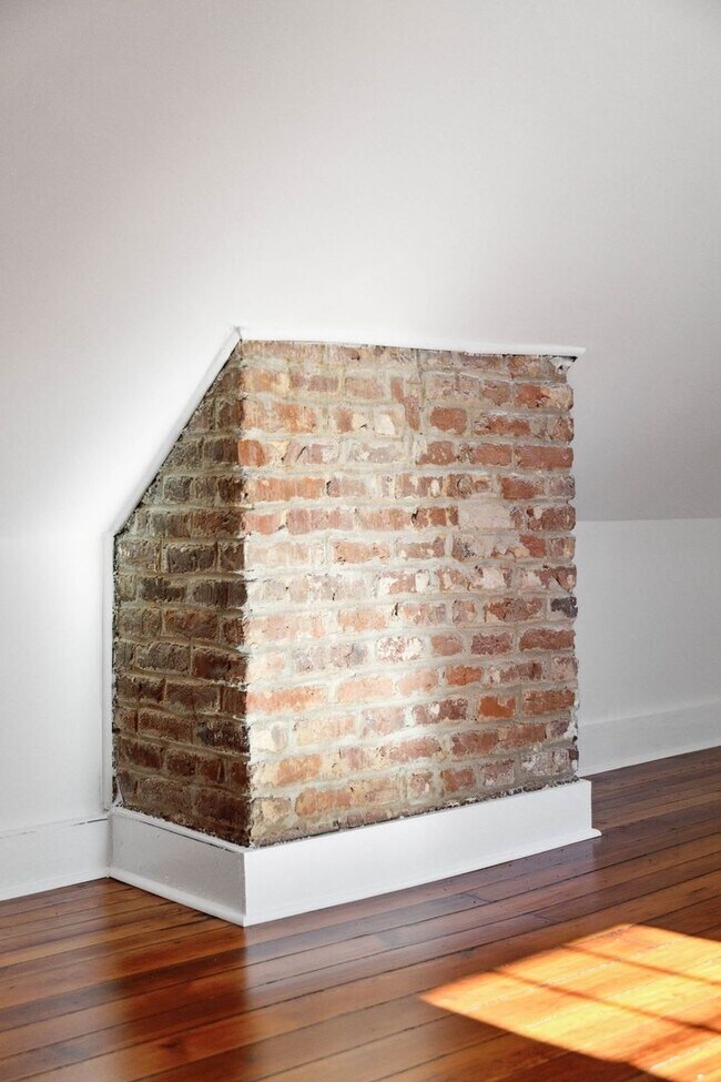 Building Photo - 89 Alexander St