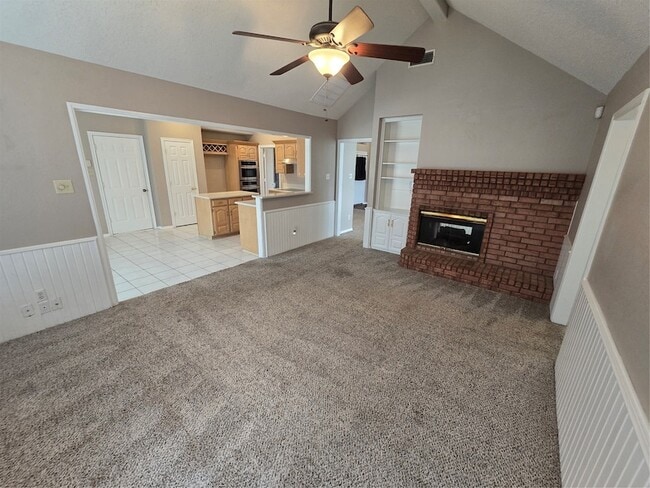 Building Photo - 2609 Classic Ct E