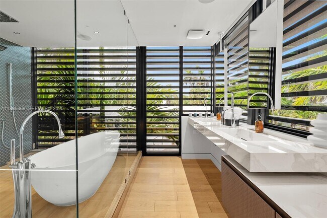 Building Photo - 3306 NE 16th St