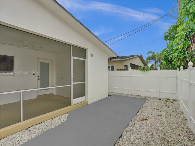 Building Photo - 932 Mandarin Isle