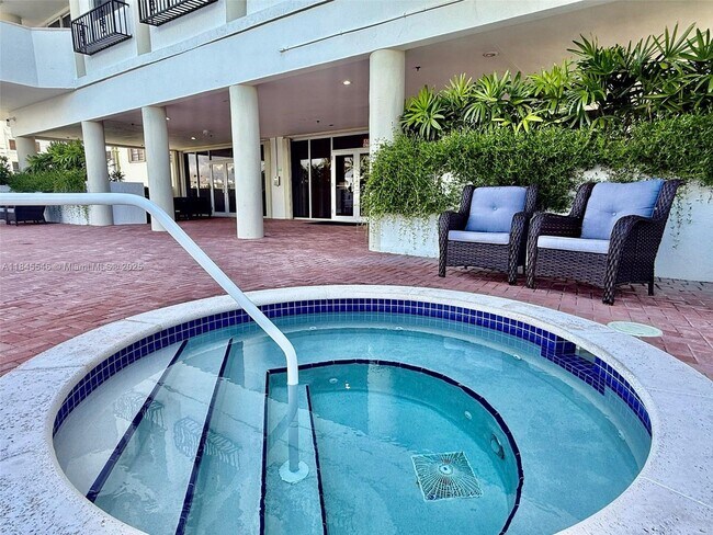 Building Photo - 6422 Collins Ave