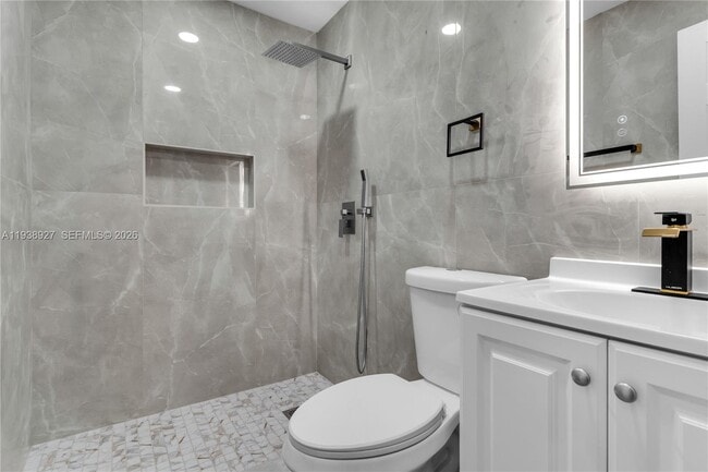 Building Photo - 559 NW 2nd St