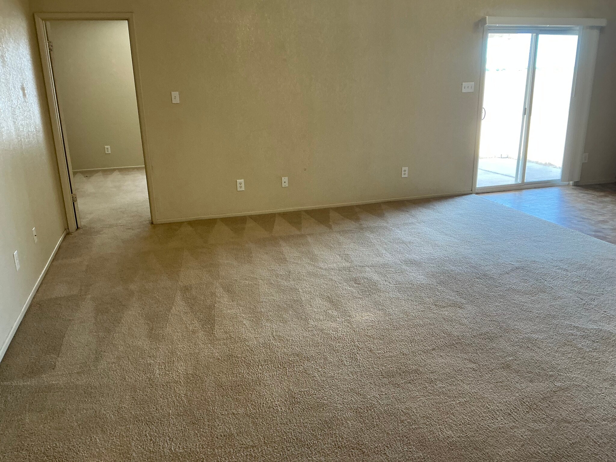 Building Photo - 4402 S Jasmine Ave