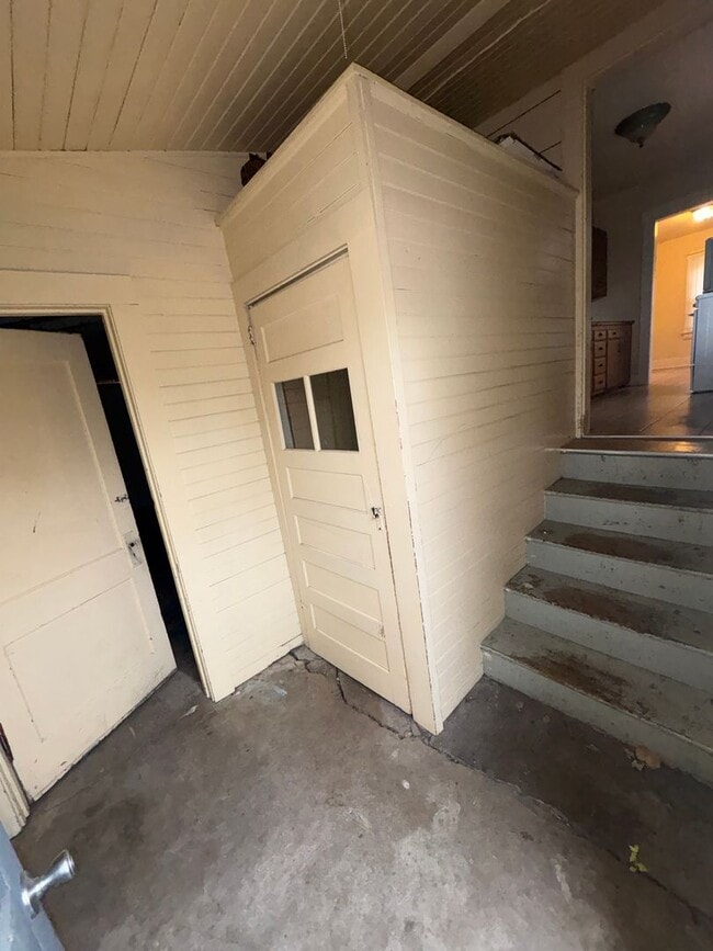 Building Photo - 1 Bedroom, 1 Bathroom Home Near the Historic District