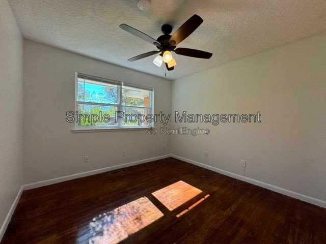 Building Photo - 816 Willow Ln
