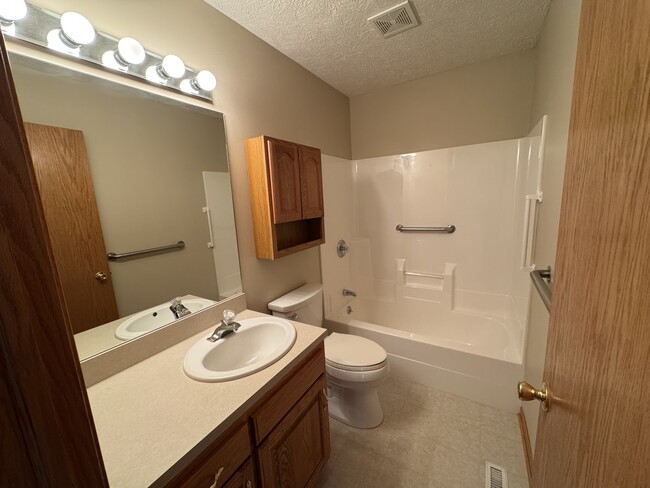 Building Photo - 2524 N Buckingham Rd