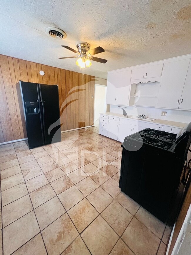 Building Photo - 1818 N Washington St