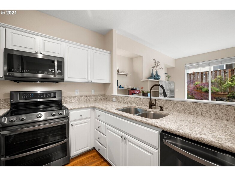 Building Photo - 17293 SW Berkeley Ln
