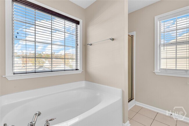 Building Photo - 16 Bushwood Dr