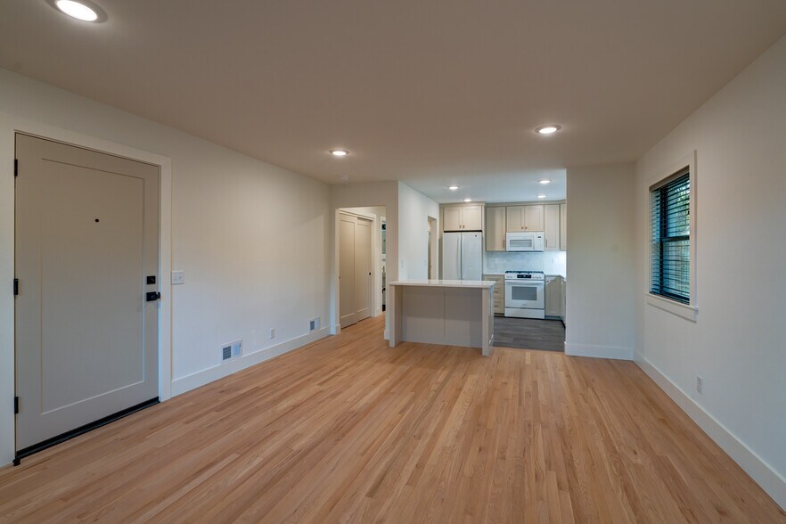 Building Photo - 405 Presidential Ln