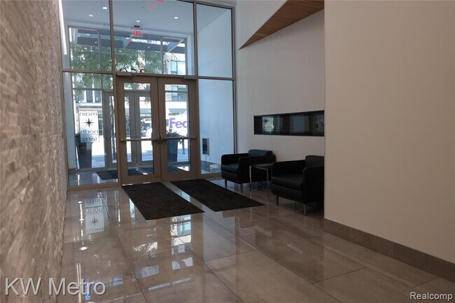 Building Photo - 350 N Main St