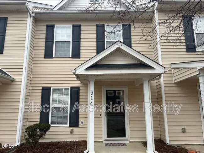 Building Photo - 914 Savin Landing